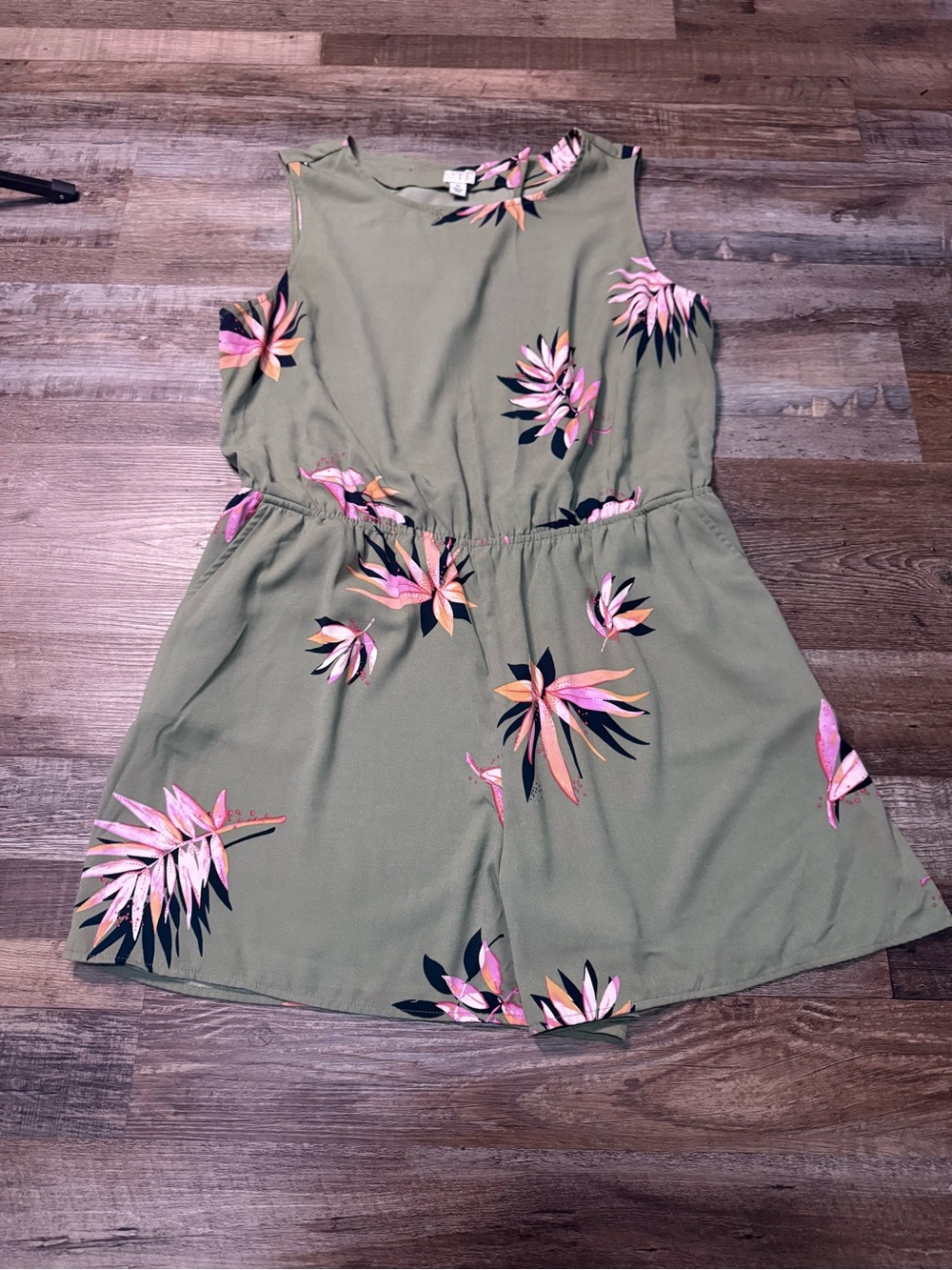 a new day Romper pink and white floral pattern Size XL EUC